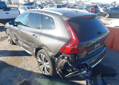 2022 Volvo Xc60 Recharge Plug-In Hybrid T8 Inscription Extended Range z USA, uszkodzony, nr VIN YV4H60DL6N1077203